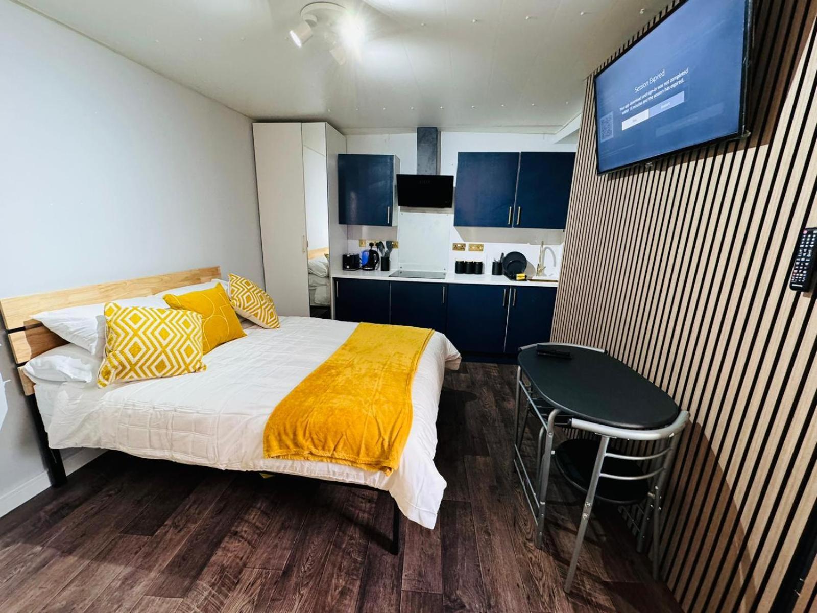 Newly Renovated Studio In Center Luton  Esterno foto
