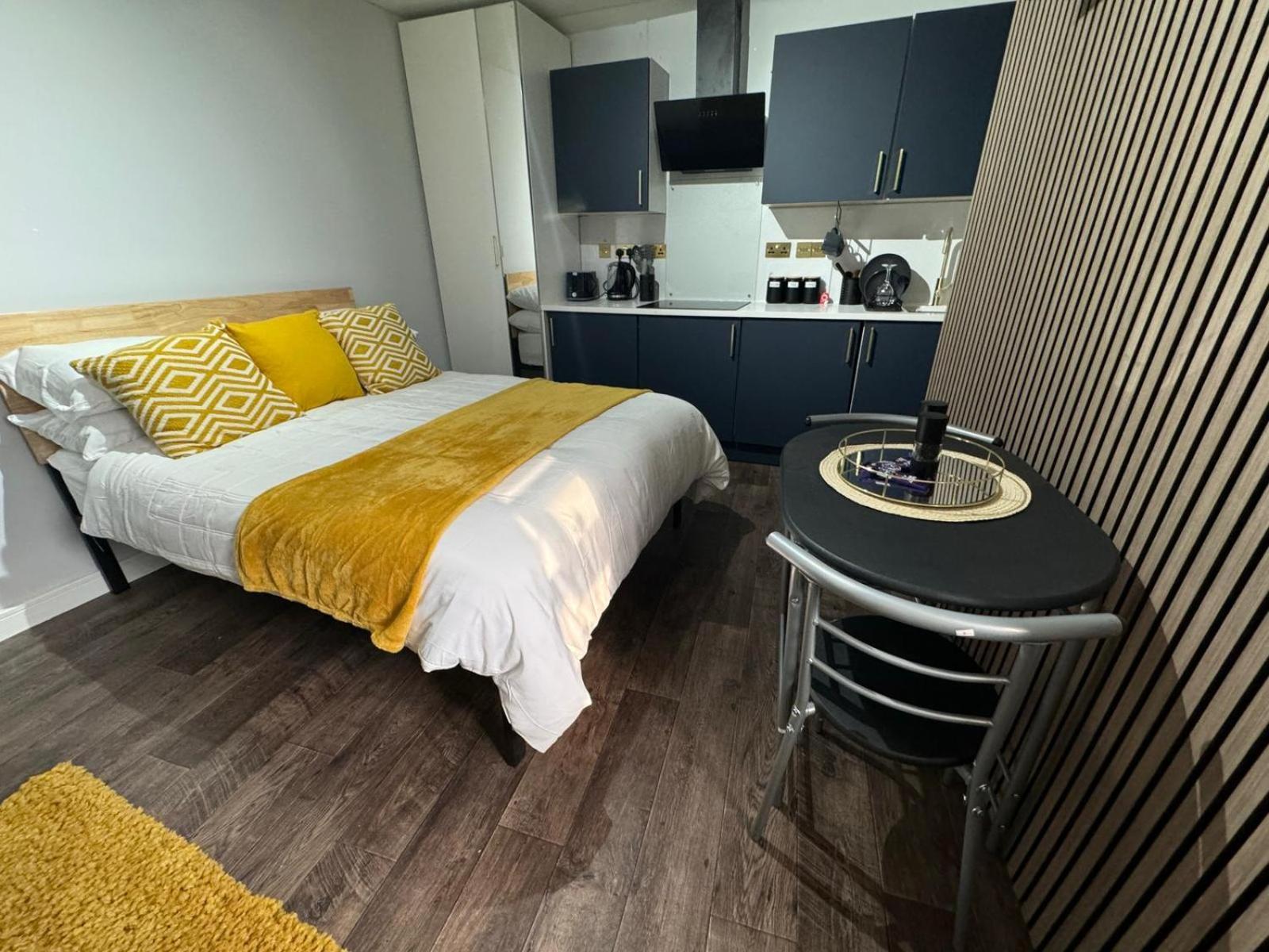 Newly Renovated Studio In Center Luton  Esterno foto