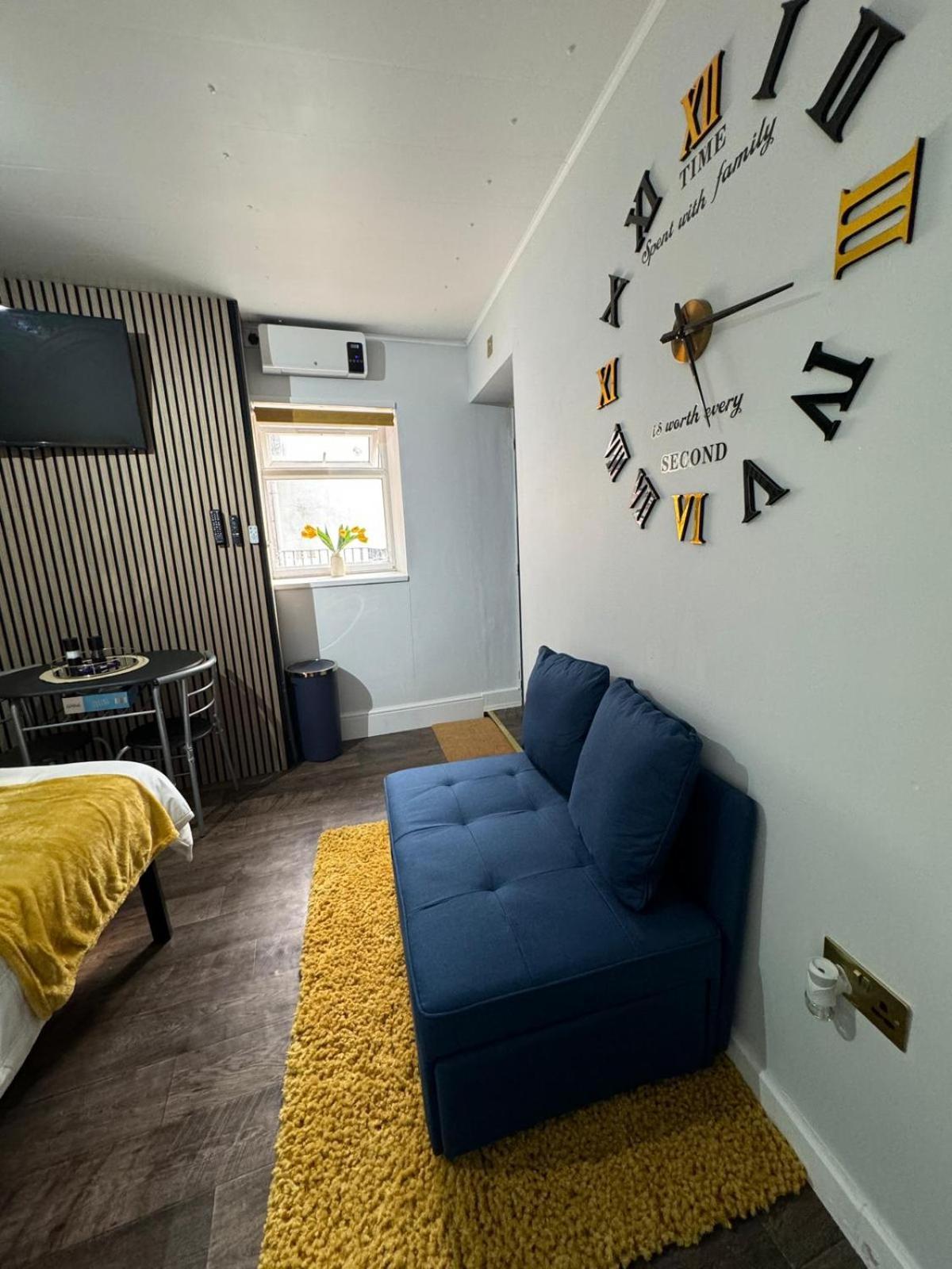 Newly Renovated Studio In Center Luton  Esterno foto